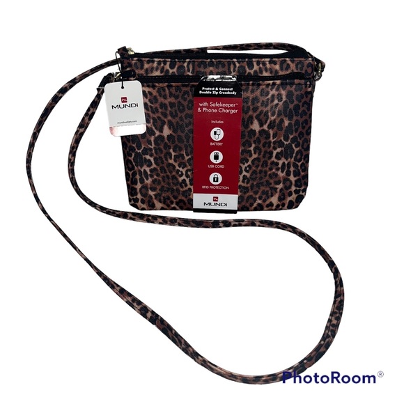 mundi Handbags - Mundi NWT leopard print double zip crossbody purse w/phone charger